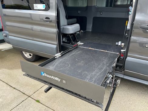 Used 2017 Ford Transit 350 XLT image 5