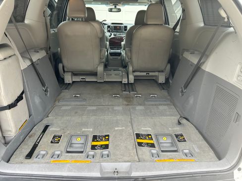 Used 2011 Toyota Sienna XLE w/ Premium Pkg FWD image 14