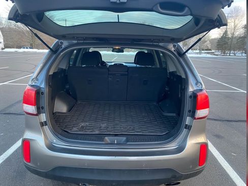 Used 2015 Kia Sorento LX image 9