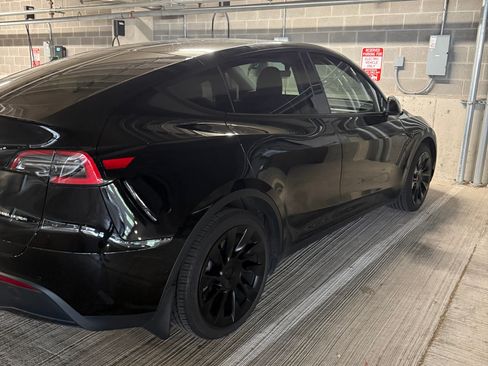 Used 2021 Tesla Model Y Long Range AWD/4WD image 4