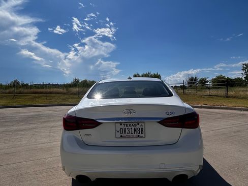 Used 2018 INFINITI Q50 Luxe w/ Essential Package (3.0T Luxe) AWD/4WD image 6