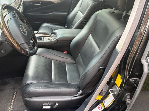 Used 2014 Lexus LS 460 AWD w/ Comfort Package image 10