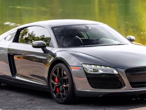 Used 2014 Audi R8 V8 w/ Ceramic Brake Package image 1