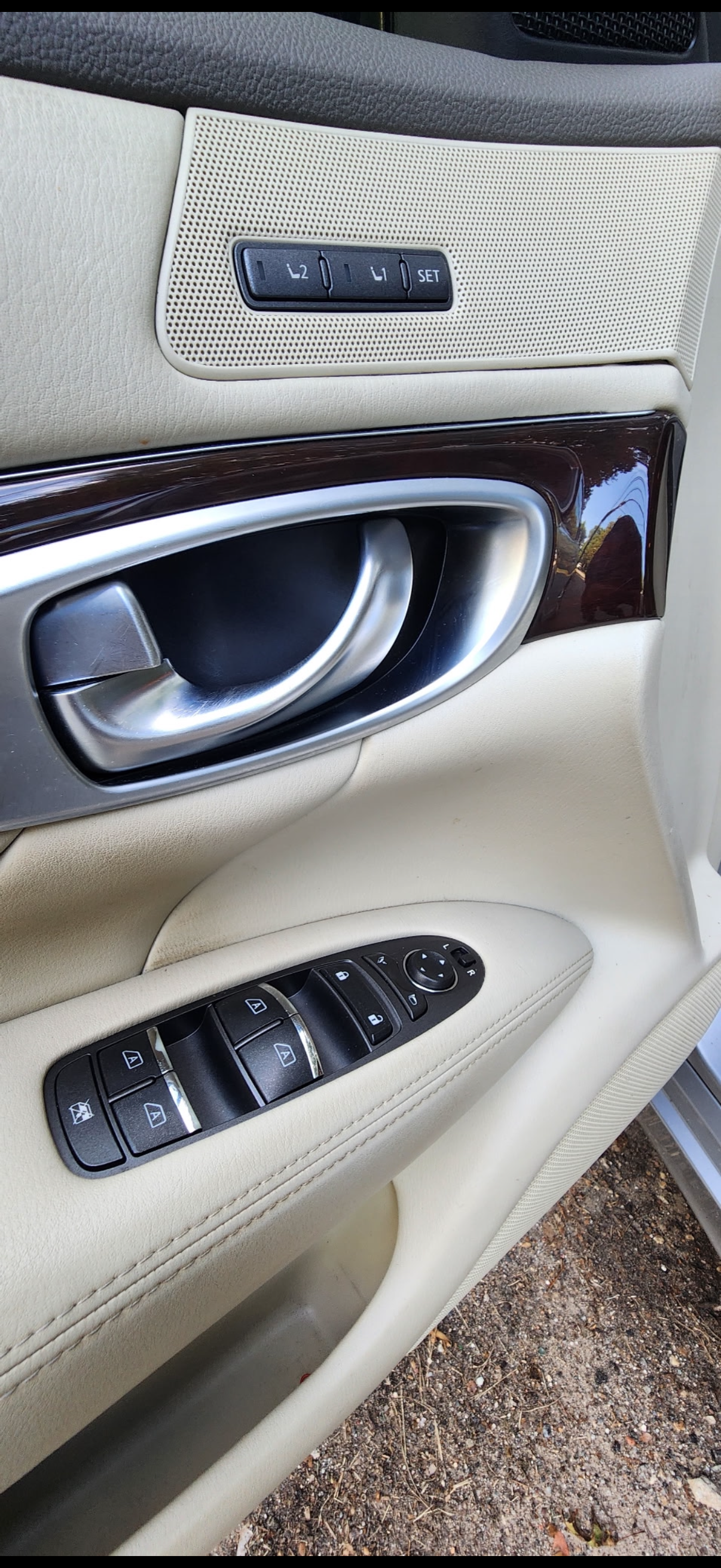 Used 2015 INFINITI Q70 3.7 RWD image 11