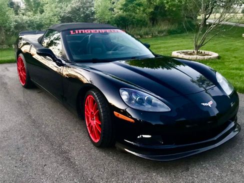 Used 2005 Chevrolet Corvette Convertible w/ Preferred Equipment Group image 2