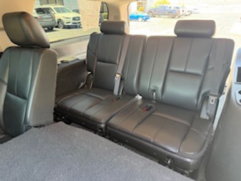 Used 2013 Chevrolet Suburban LT image 24