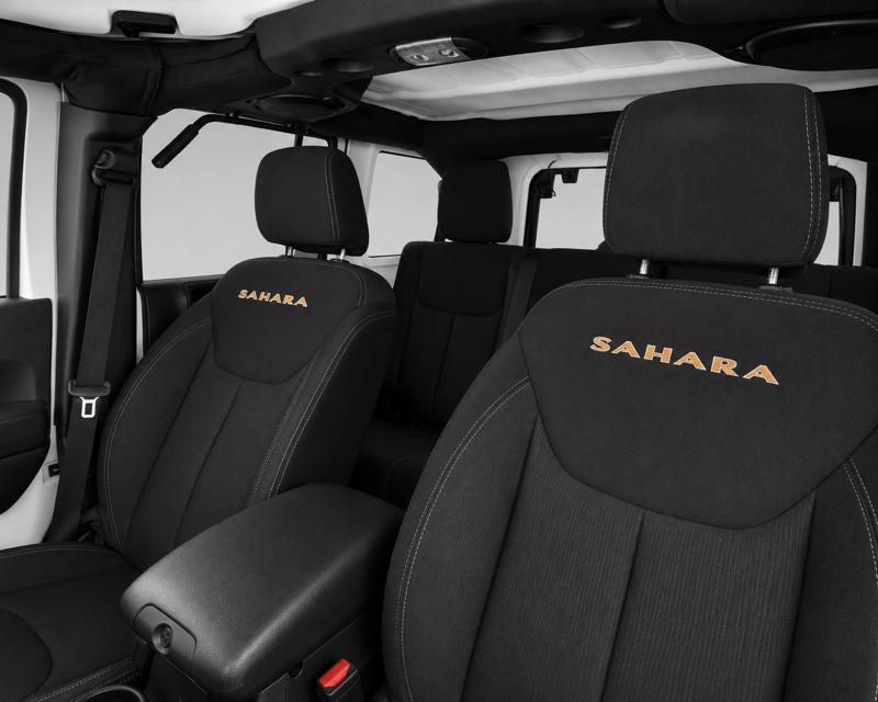 Used 2014 Jeep Wrangler Unlimited Sahara w/ Dual Top Group AWD/4WD image 12