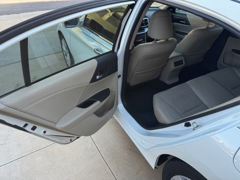 Used 2015 Honda Accord EX-L image 8