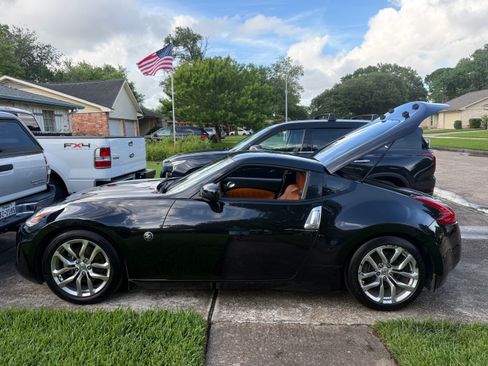 Used 2013 Nissan 370Z Touring RWD image 9