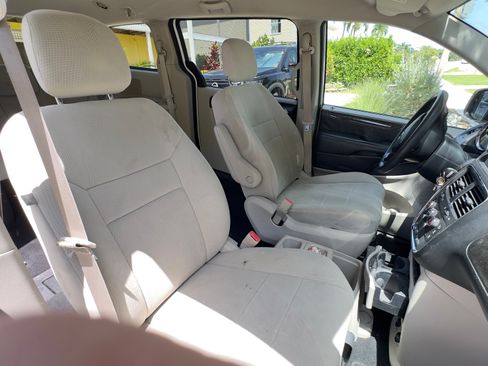 Used 2013 Dodge Grand Caravan SE FWD image 8