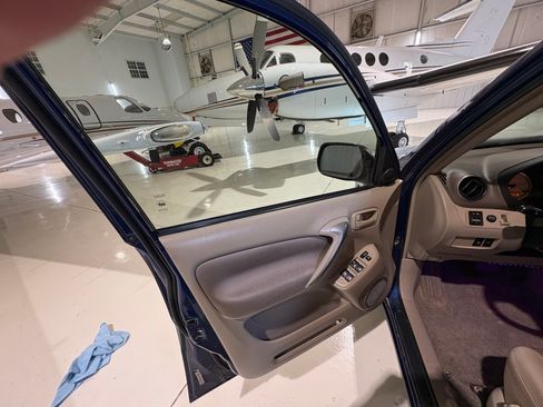 Used 2004 Toyota RAV4 2WD image 23