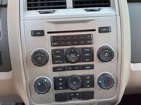 Used 2010 Ford Escape XLT image 17
