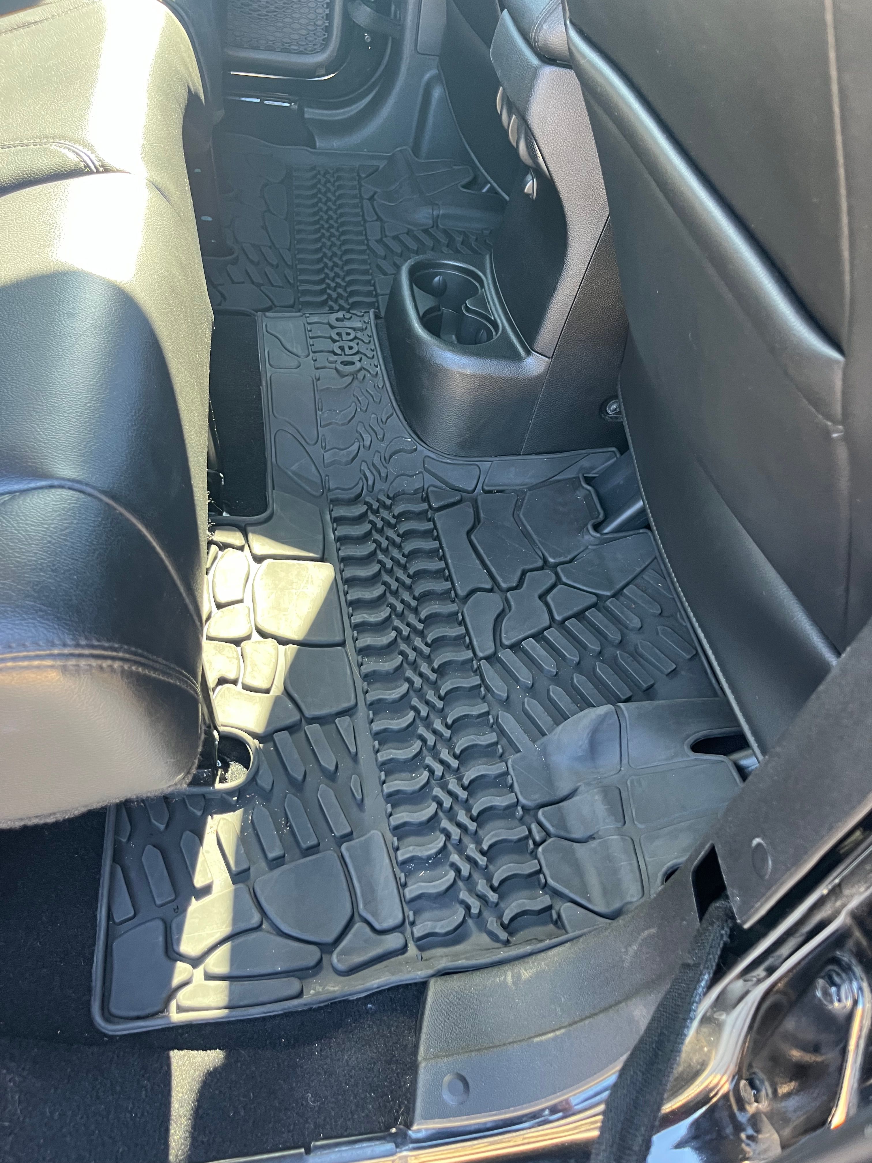 Used 2013 Jeep Wrangler Unlimited Sahara AWD/4WD image 14