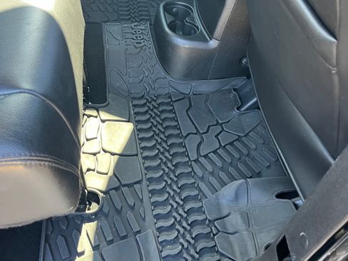 Used 2013 Jeep Wrangler Unlimited Sahara image 14