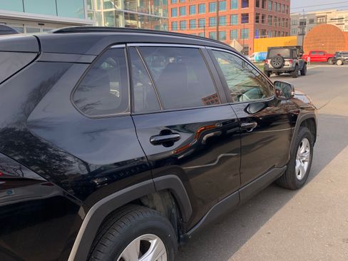 Used 2019 Toyota RAV4 XLE FWD image 5