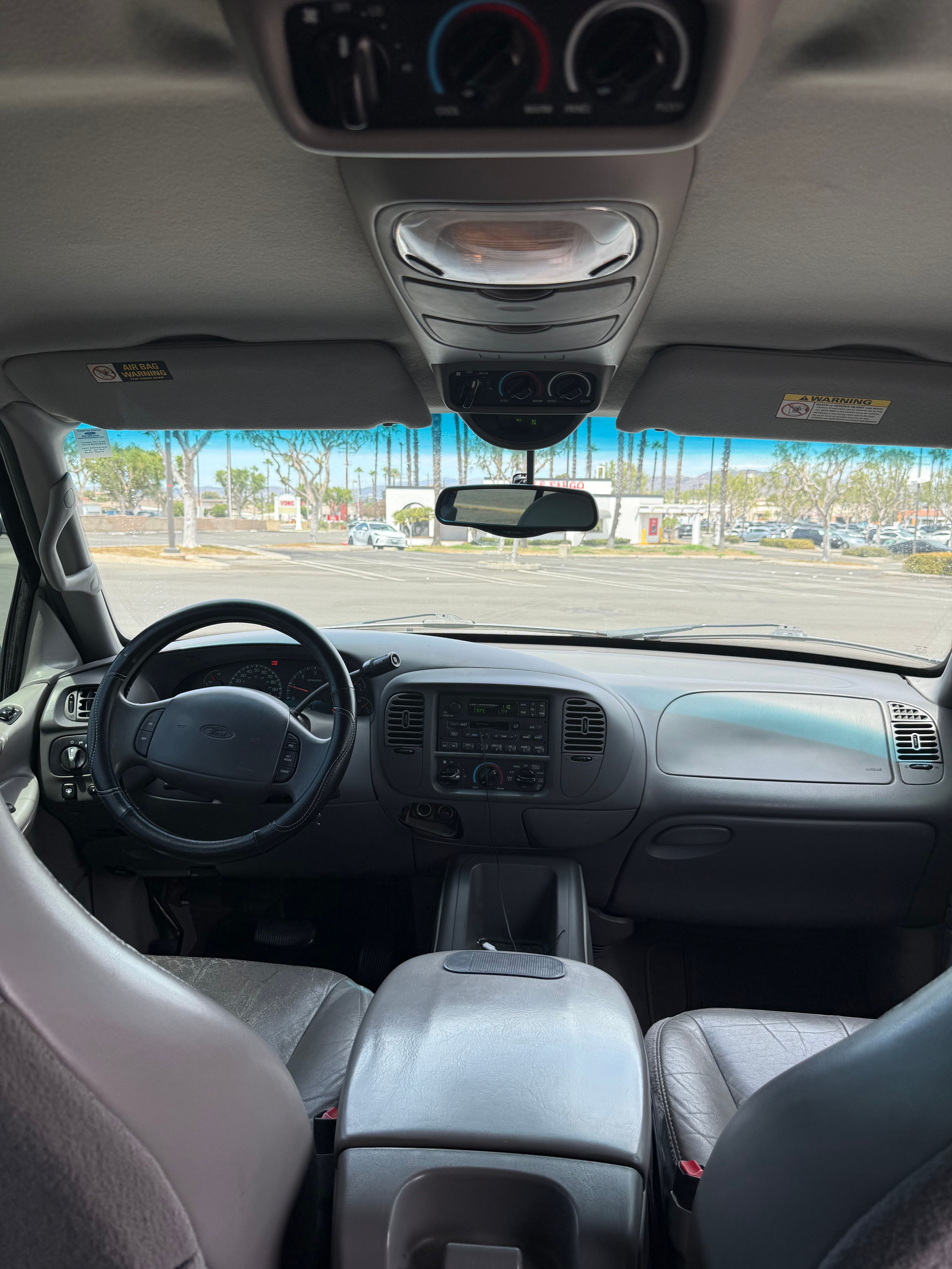 Used 2000 Ford Expedition XLT RWD image 8