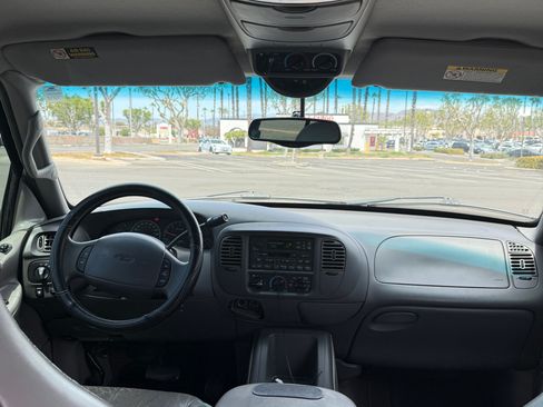 Used 2000 Ford Expedition XLT RWD image 8