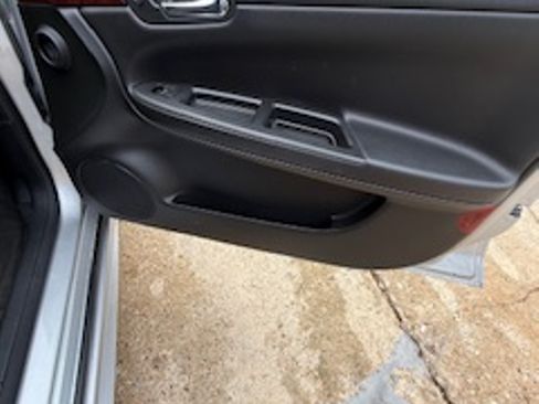 Used 2011 Chevrolet Impala LT FWD image 18