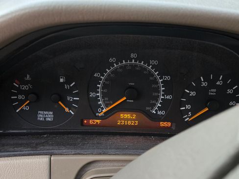 Used 1998 Mercedes-Benz E 320 4MATIC Sedan image 17