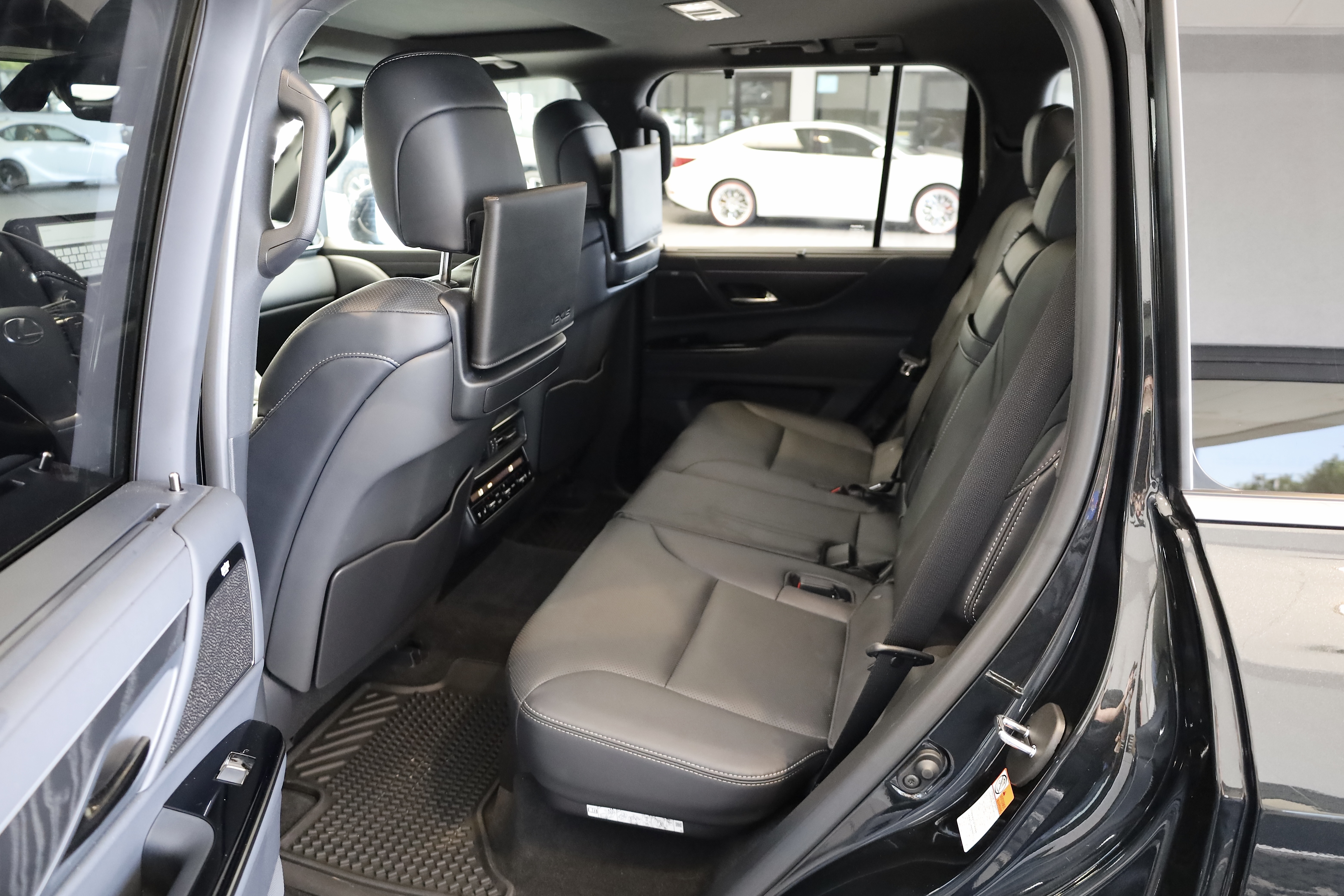 Used 2025 Lexus LX 600 4WD w/ Accessory Package (Z1) image 14