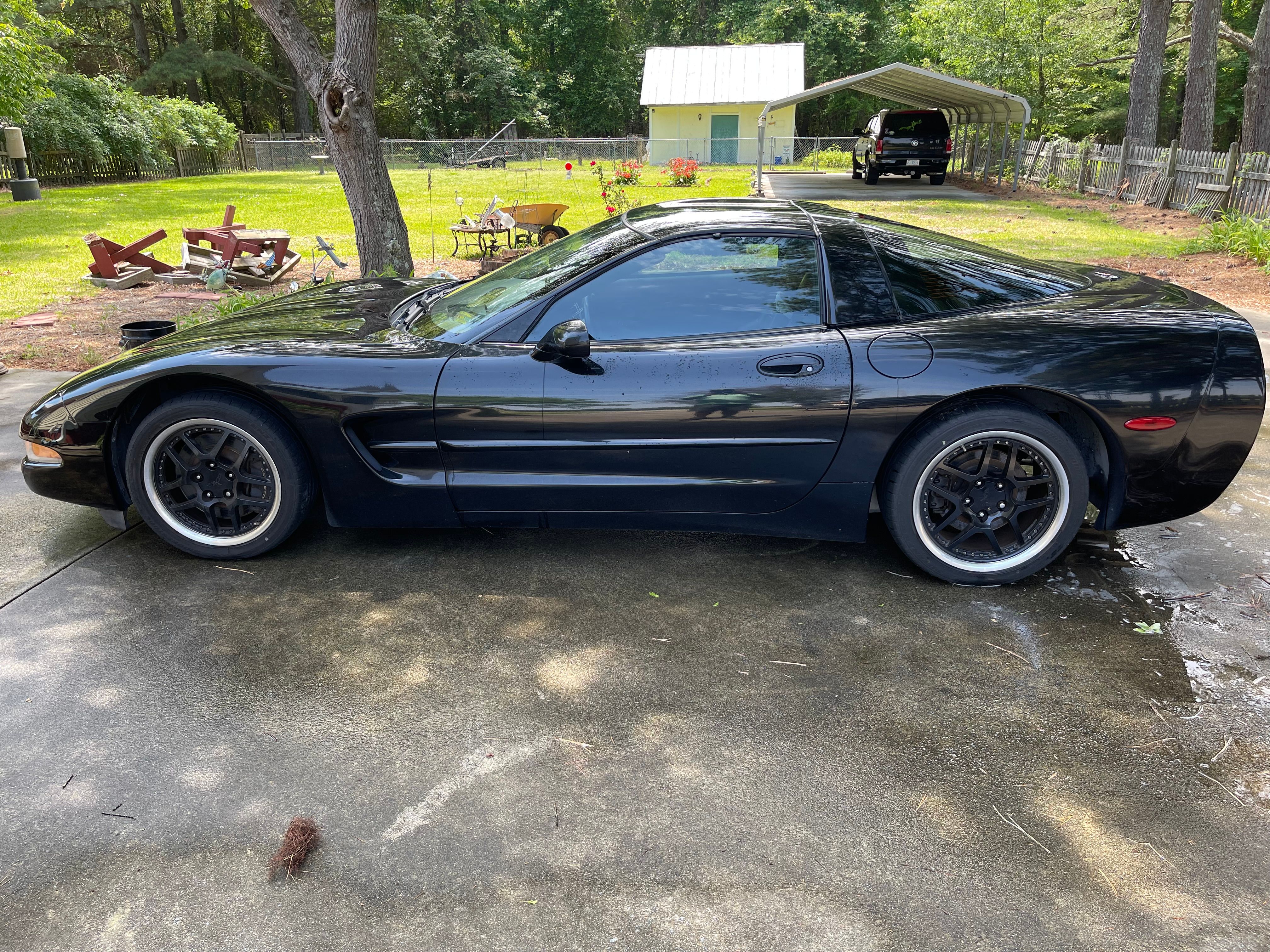 Used 2000 Chevrolet Corvette Coupe w/ Roof Pkg RWD image 19