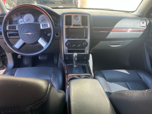 Used 2010 Chrysler 300 Limited RWD image 11