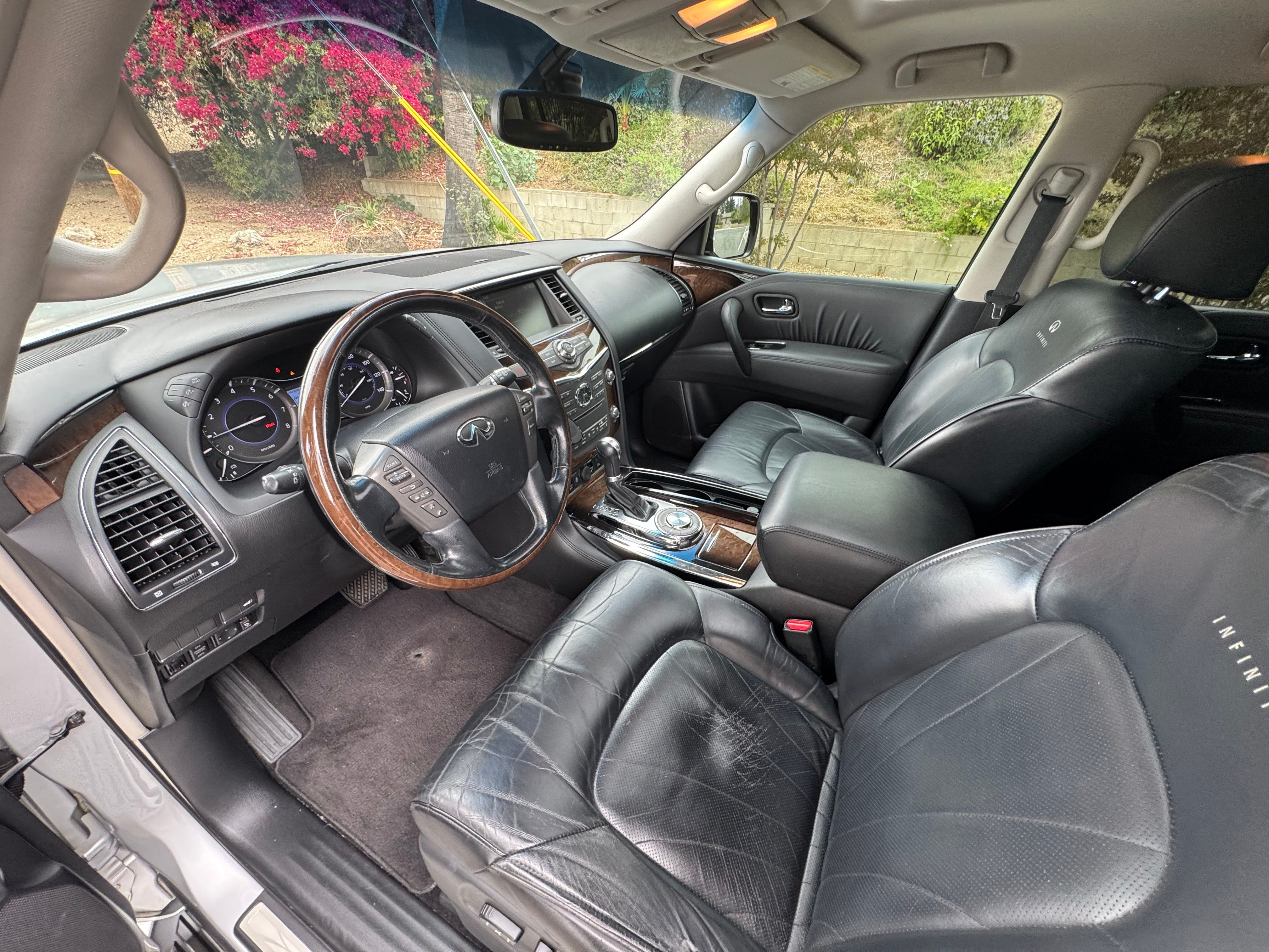 Used 2011 INFINITI QX56 2WD w/ Deluxe Touring Pkg image 2