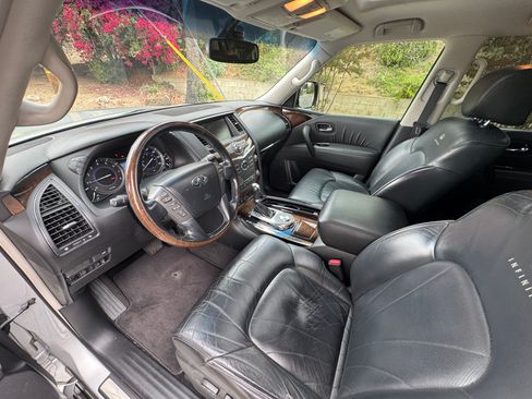 Used 2011 INFINITI QX56 2WD w/ Deluxe Touring Pkg image 2