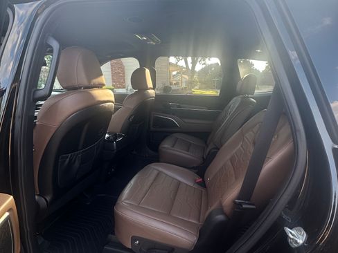 Used 2022 Kia Telluride SX w/ SX Prestige Package AWD/4WD image 13