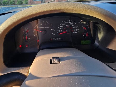 Used 2004 Ford F150 XL image 9