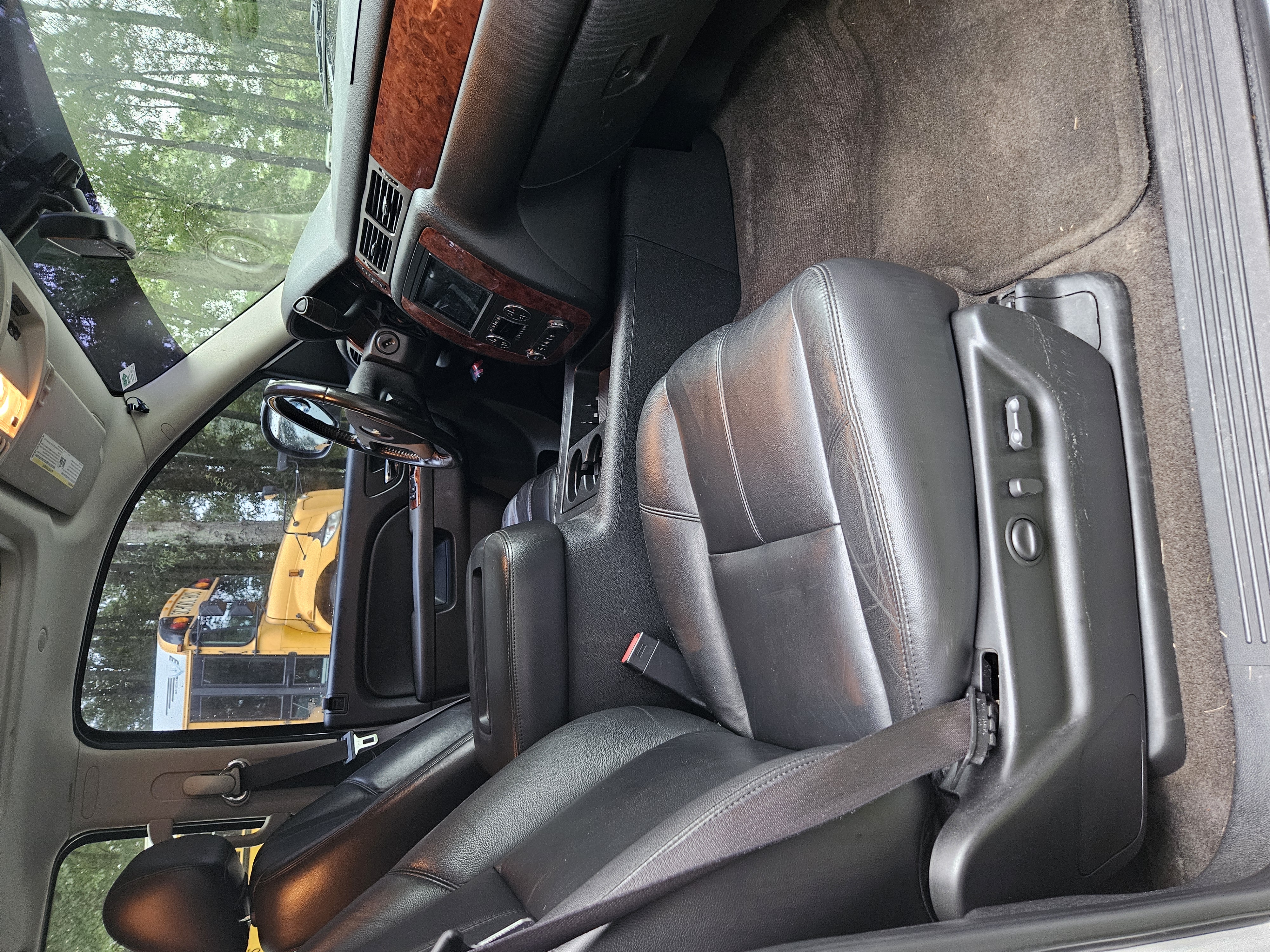 Used 2011 Chevrolet Avalanche LT w/ Luxury Package AWD/4WD image 14