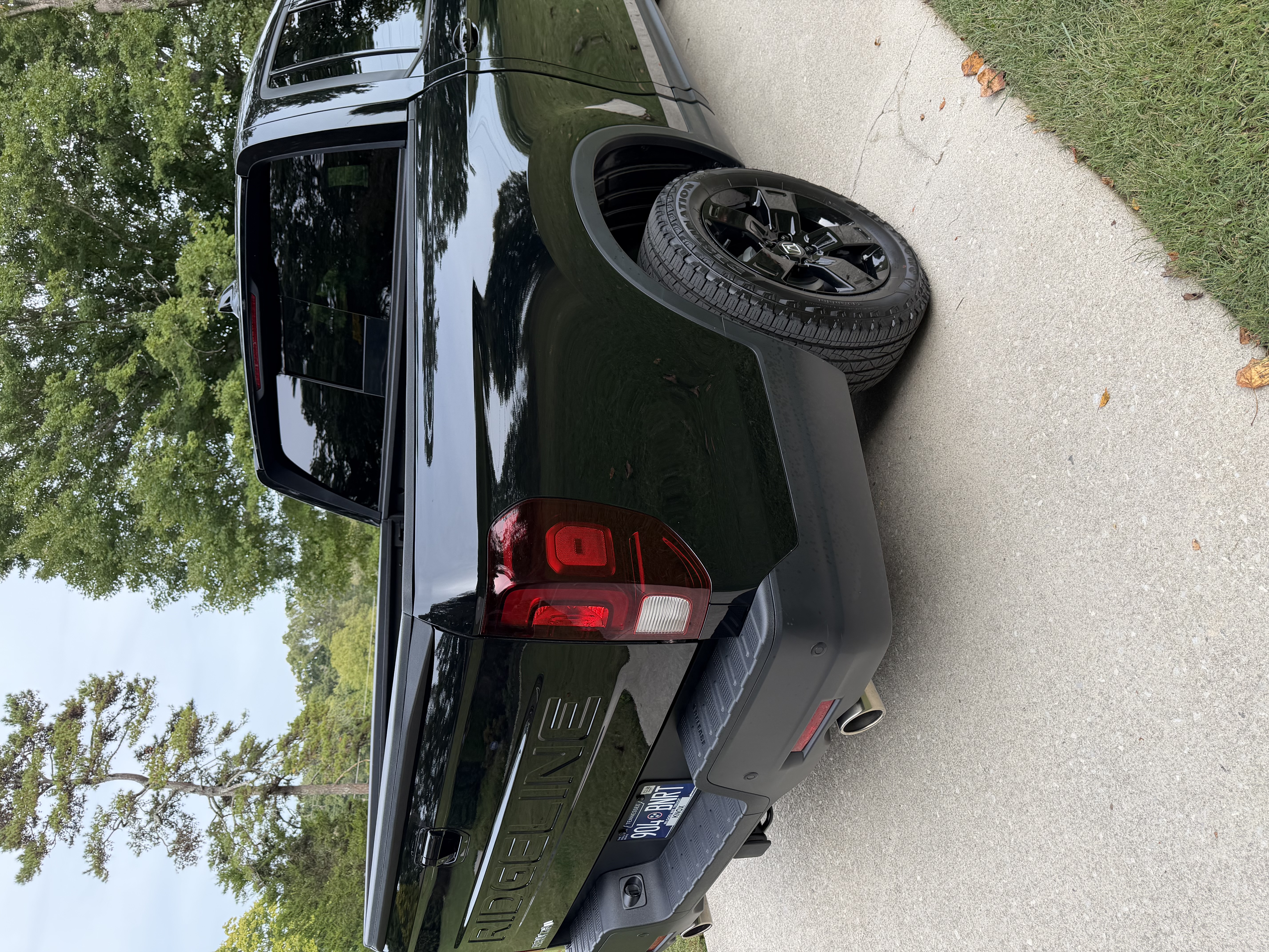Used 2025 Honda Ridgeline Black Edition image 9