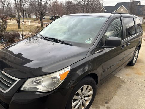 Used 2012 Volkswagen Routan SE image 8