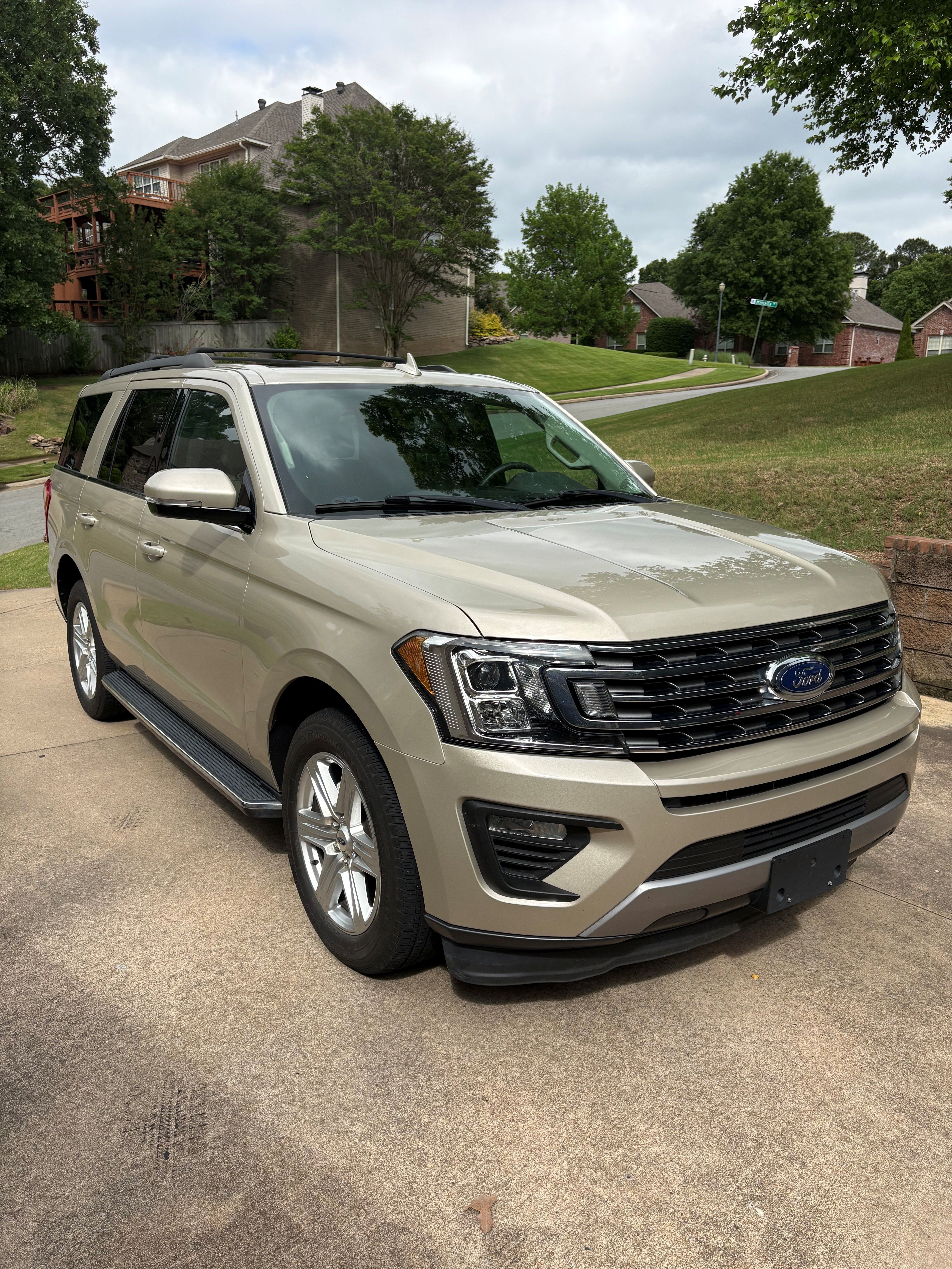 Used 2018 Ford Expedition XLT w/ Equipment Group 202A RWD image 4