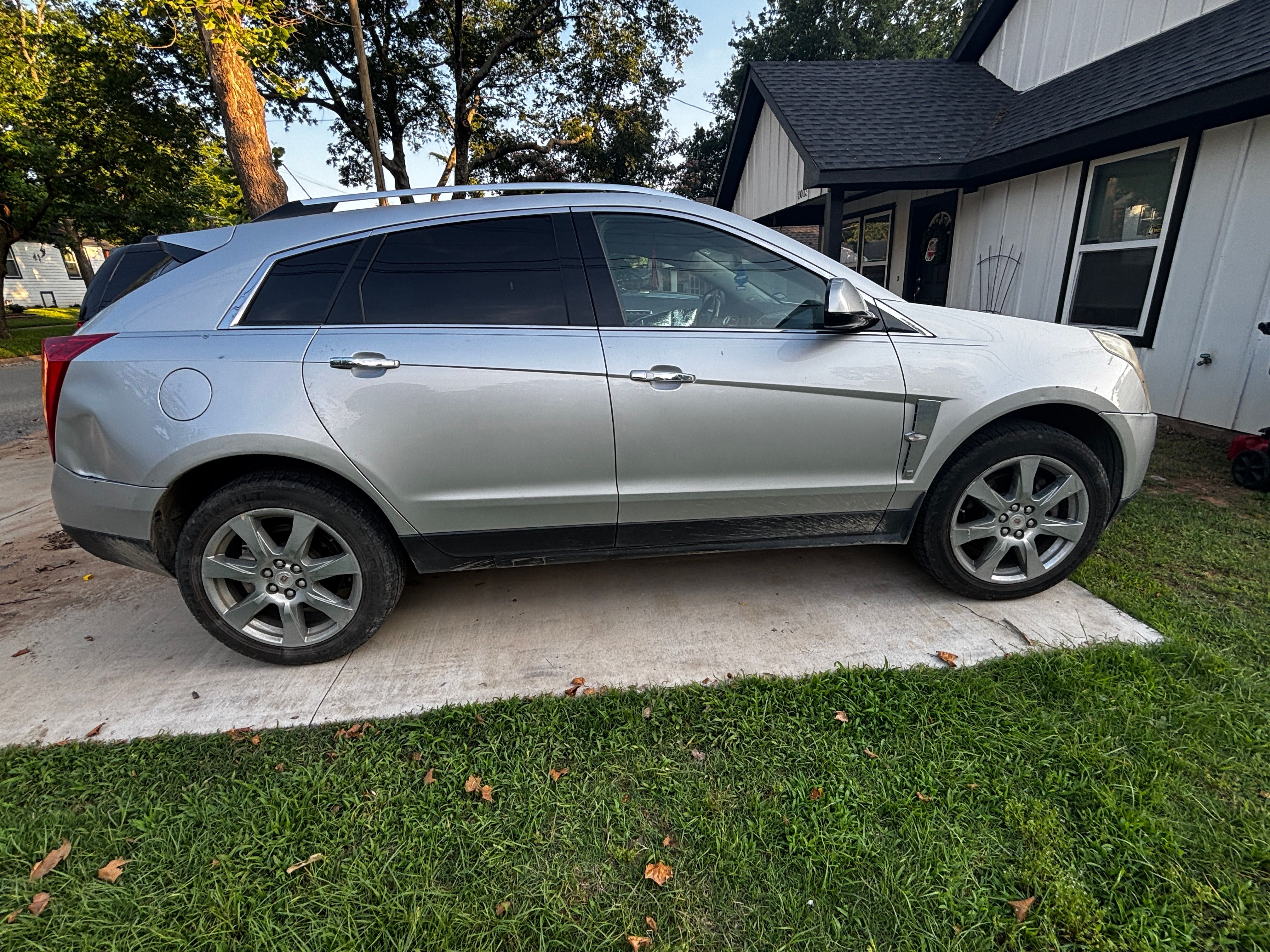 Used 2011 Cadillac SRX Performance FWD image 2