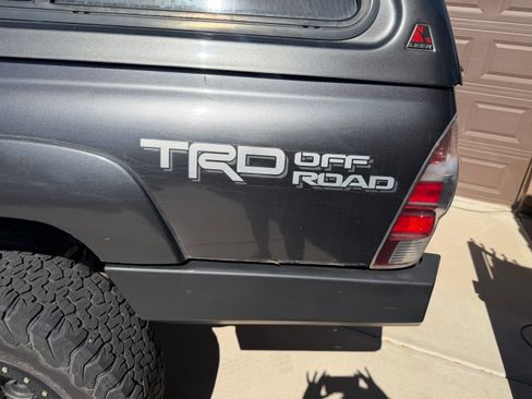 Used 2015 Toyota Tacoma 4x4 Double Cab w/ TRD Off-Road Package image 2