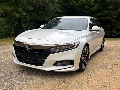 Used 2018 Honda Accord Sport image 2