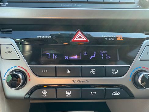 Used 2017 Hyundai Elantra Limited image 28