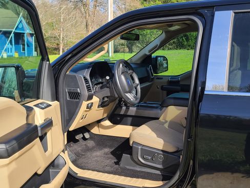 Used 2017 Ford F150 XLT w/ Equipment Group 302A Luxury image 20