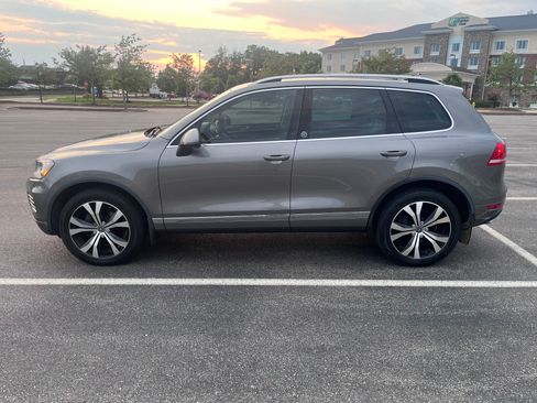 Used 2012 Volkswagen Touareg TDI AWD/4WD image 2