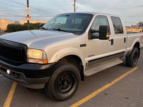 Used 2004 Ford F250 XLT image 4