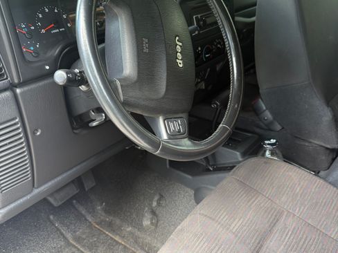 Used 2005 Jeep Wrangler Unlimited AWD/4WD image 16