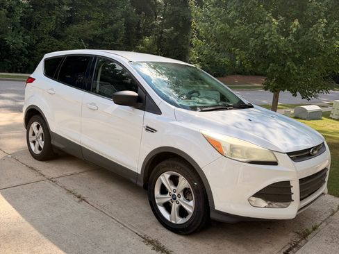 Used 2015 Ford Escape SE AWD/4WD image 1