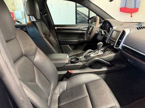 Used 2015 Porsche Cayenne S image 22