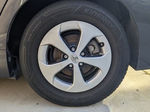 Used 2014 Toyota Prius Two image 26