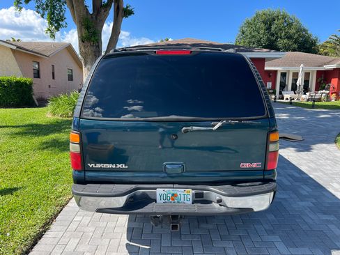Used 2005 GMC Yukon XL SLT w/ SLT Preferred Equipment Group RWD image 4