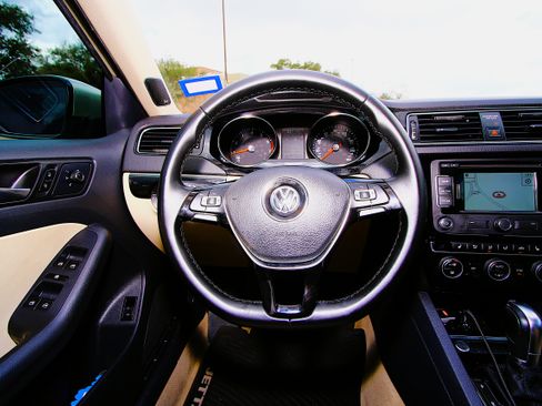 Used 2015 Volkswagen Jetta SEL image 17