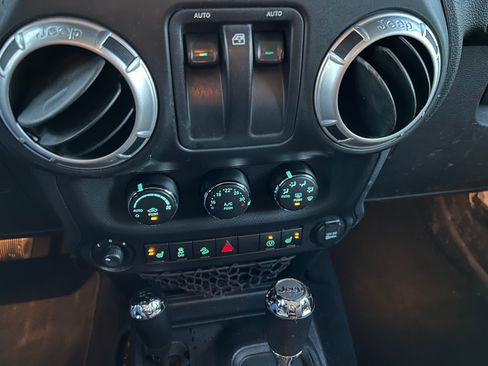 Used 2013 Jeep Wrangler Sahara w/ Dual Top Group image 18