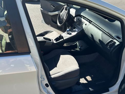 Used 2015 Toyota Prius Two FWD image 12