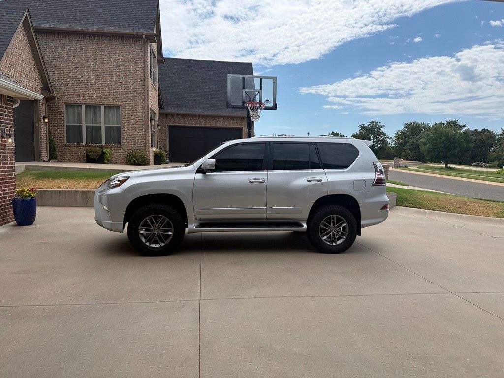 Used 2014 Lexus GX 460 w/ Premium Package AWD/4WD image 1
